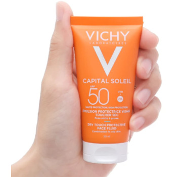 Capital Soleil SPF 50- Ochranný zmatňujúci fluid na tvár